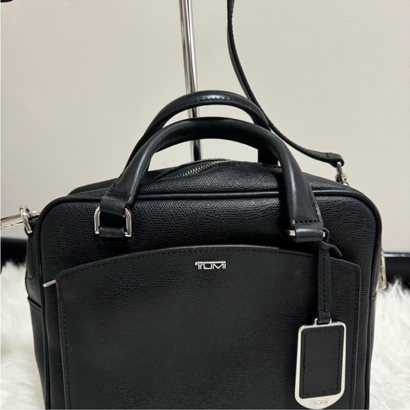 SOLD‼️Tumi sling bag - Picture 2 of 14